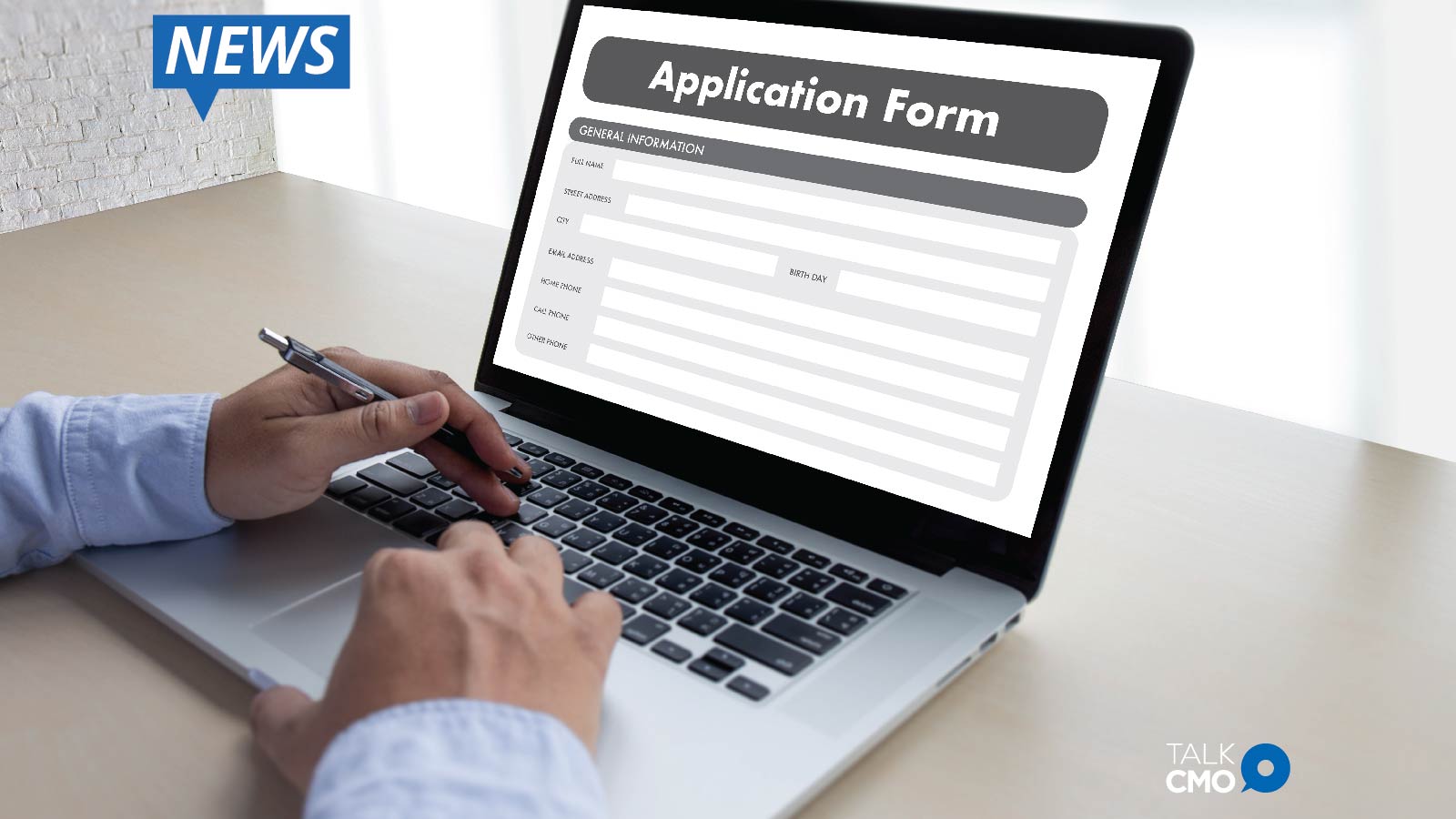 Application is being updated. Form. Form filling. Application на фото.