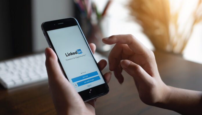 LinkedIn Adds Option to Tag Chats with a ‘Starred’ Function