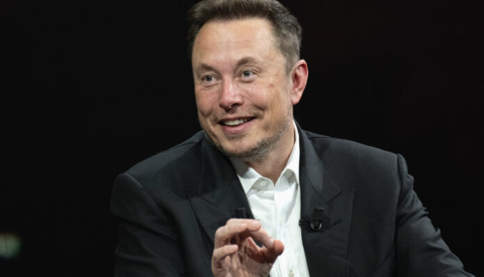 Elon Musk accused of intentionally slowing down access to news and competing apps